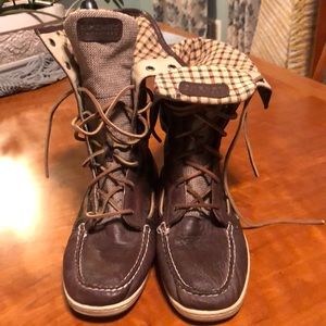 Sperry women’s leather and plaid fold down boots